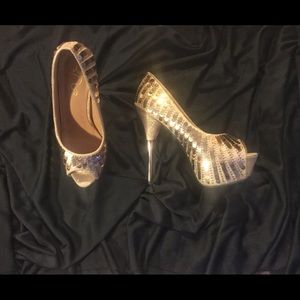 *Never Worn* Gold Sequin Stillettoes